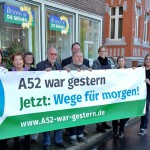 Der Protest gegen den A 52 Weiterbau ist Städte übergeifend - hier eine gemeinsame Aktion von Grünen aus Bottrop und Essen 