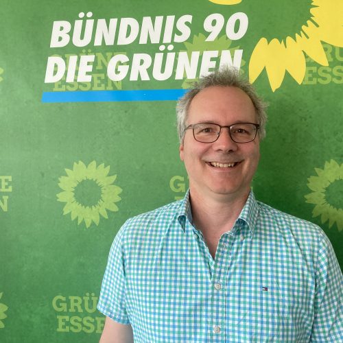 Hier ist ein Portrait-Bild von Helmar Pless aus dem Jahr 2021 zu sehen.