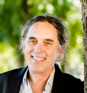 Hier ist ein Portrait-Bild von Stephan Neumann aus dem Jahr 2020 zu sehen.