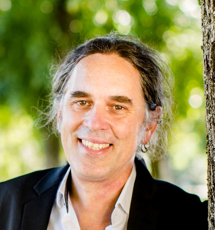 Hier ist ein Portrait-Bild von Stephan Neumann aus dem Jahr 2020 zu sehen.